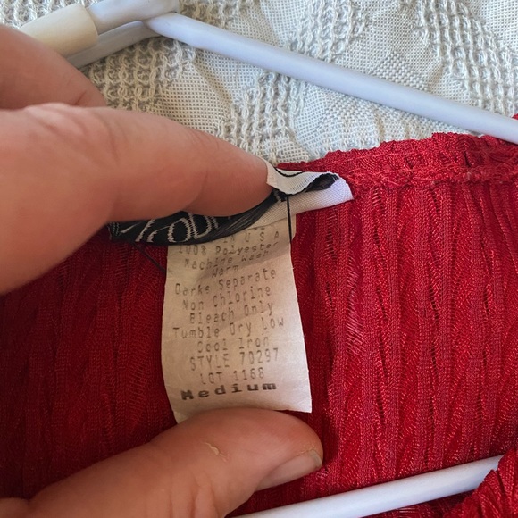 Vintage red textured t-shirt blouse - Picture 5 of 6